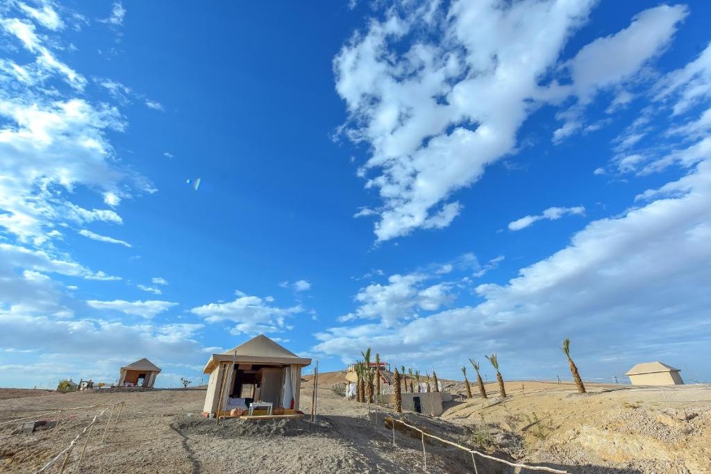 Piscine et dômes de nuit, Agafay Pearl Camp